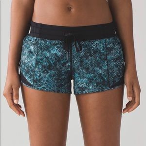 🍋Lululemon🍋 Hotty Hot Shorts *SIZE 2*